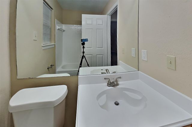 15 Kearny Brook Place, Spring, TX 77381