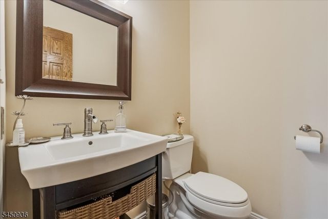 42 Lambert Dr, Sparta Twp., NJ 07871
