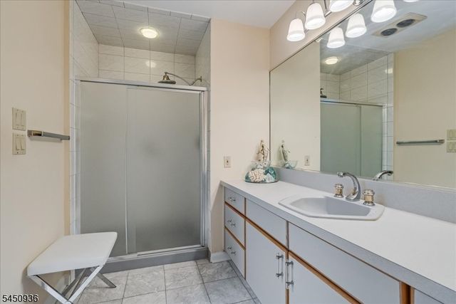 42 Lambert Dr, Sparta Twp., NJ 07871