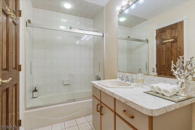 42 Lambert Dr, Sparta Twp., NJ 07871