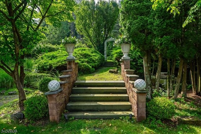42 Lambert Dr, Sparta Twp., NJ 07871