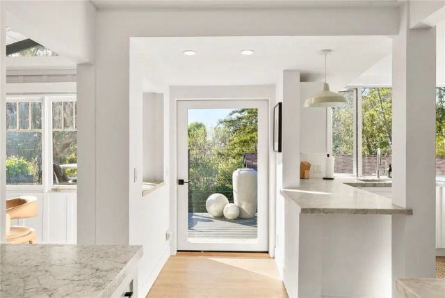 592 Bluebird Canyon Drive, Laguna Beach, CA 92651