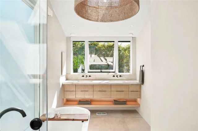 592 Bluebird Canyon Drive, Laguna Beach, CA 92651