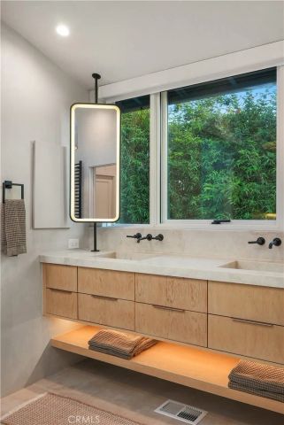 592 Bluebird Canyon Drive, Laguna Beach, CA 92651