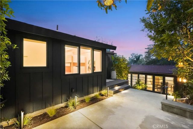 592 Bluebird Canyon Drive, Laguna Beach, CA 92651