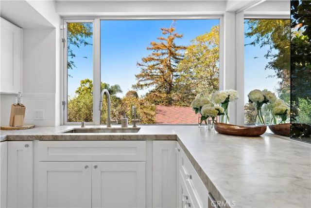 592 Bluebird Canyon Drive, Laguna Beach, CA 92651
