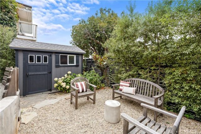 592 Bluebird Canyon Drive, Laguna Beach, CA 92651