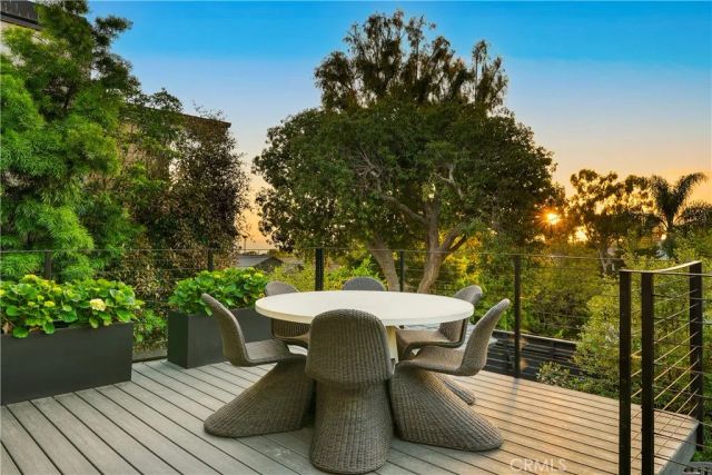 592 Bluebird Canyon Drive, Laguna Beach, CA 92651