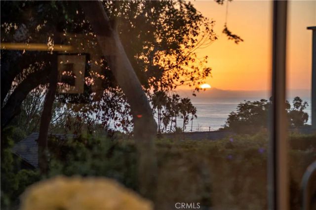 592 Bluebird Canyon Drive, Laguna Beach, CA 92651