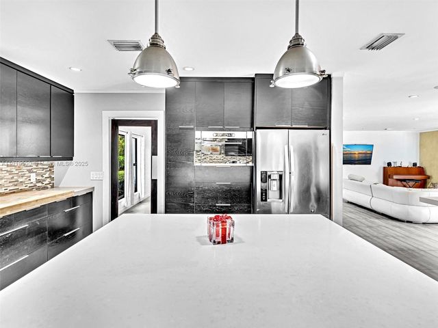 15555 Old Cutler Rd, Palmetto Bay, FL 33157