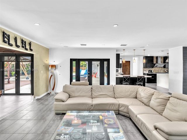 15555 Old Cutler Rd, Palmetto Bay, FL 33157