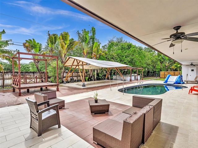 15555 Old Cutler Rd, Palmetto Bay, FL 33157