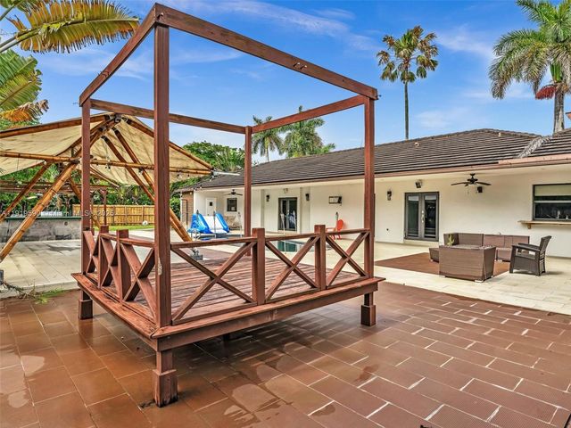 15555 Old Cutler Rd, Palmetto Bay, FL 33157