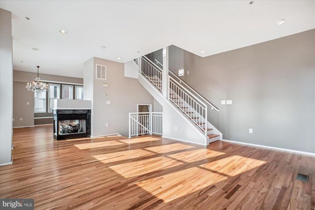 1662 N QUINN ST N, Arlington, VA 22209