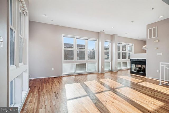 1662 N QUINN ST N, Arlington, VA 22209