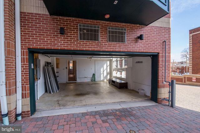 1662 N QUINN ST N, Arlington, VA 22209