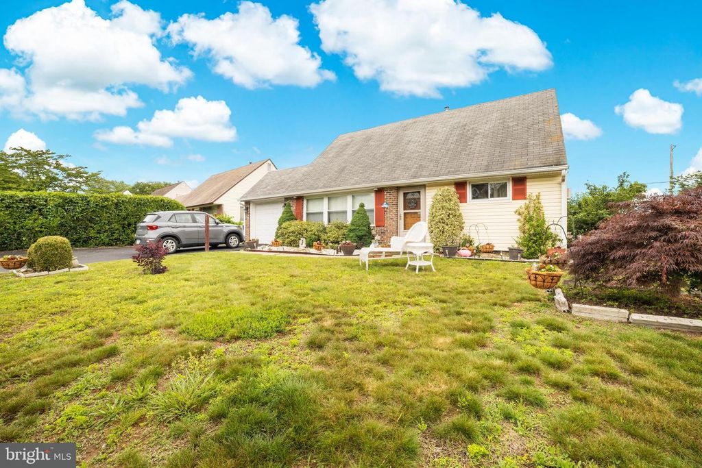 109 BIRCH DR, Levittown, PA 19054