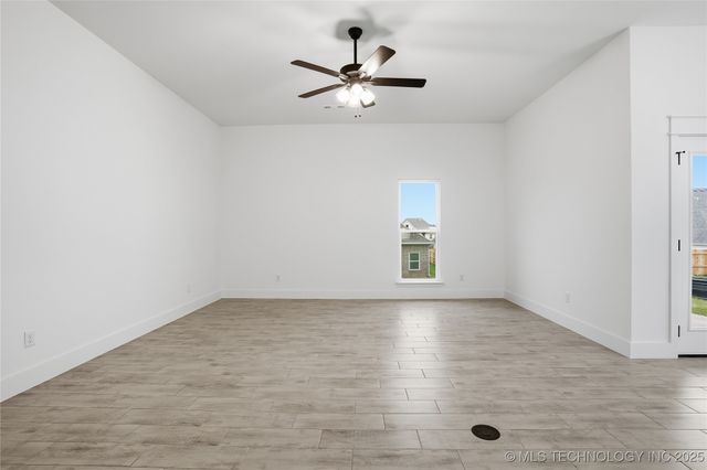 2069 E 130th Street S, Jenks, OK 74037