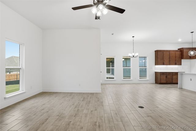 2069 E 130th Street S, Jenks, OK 74037