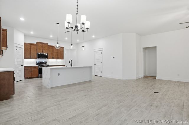 2069 E 130th Street S, Jenks, OK 74037