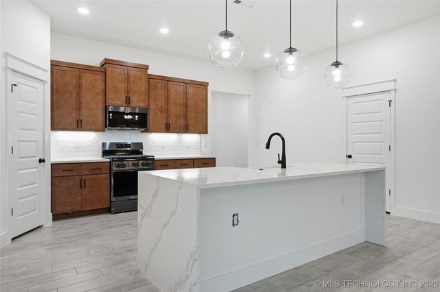 2069 E 130th Street S, Jenks, OK 74037