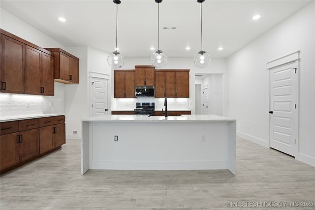 2069 E 130th Street S, Jenks, OK 74037