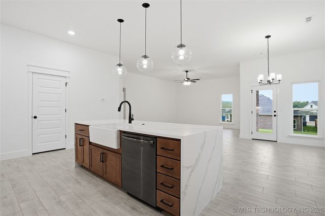 2069 E 130th Street S, Jenks, OK 74037