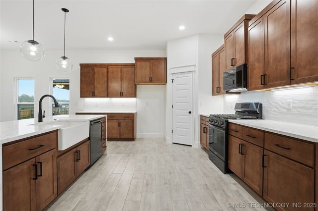 2069 E 130th Street S, Jenks, OK 74037