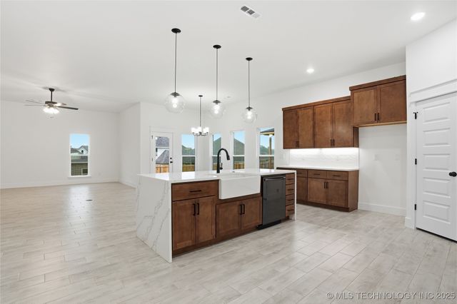 2069 E 130th Street S, Jenks, OK 74037