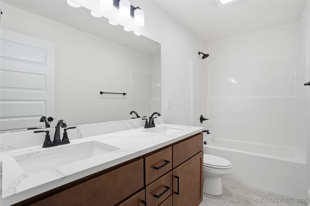 2069 E 130th Street S, Jenks, OK 74037