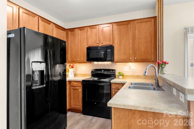 10457 Stokeshill Court, Pineville, NC 28134