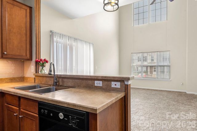 10457 Stokeshill Court, Pineville, NC 28134