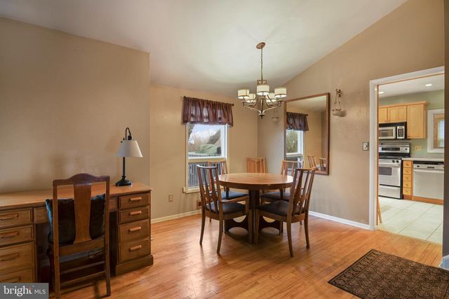 12 KESTER DR, Edison, NJ 08817