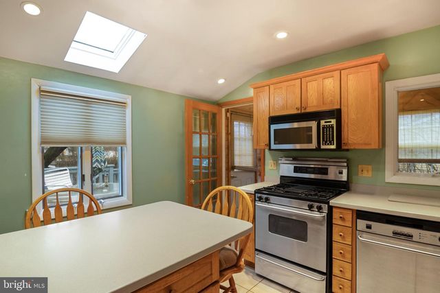 12 KESTER DR, Edison, NJ 08817