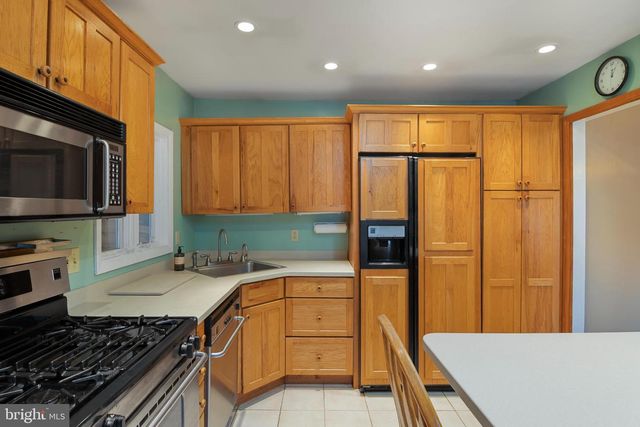 12 KESTER DR, Edison, NJ 08817