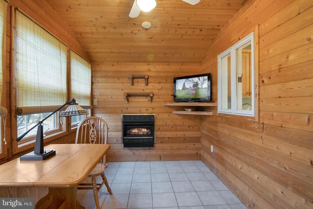 12 KESTER DR, Edison, NJ 08817