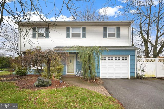 12 KESTER DR, Edison, NJ 08817