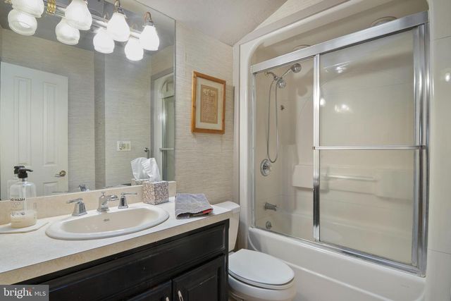 12 KESTER DR, Edison, NJ 08817