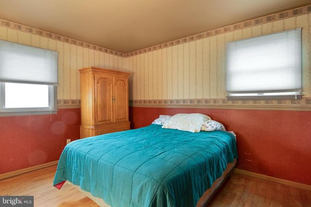 12 KESTER DR, Edison, NJ 08817