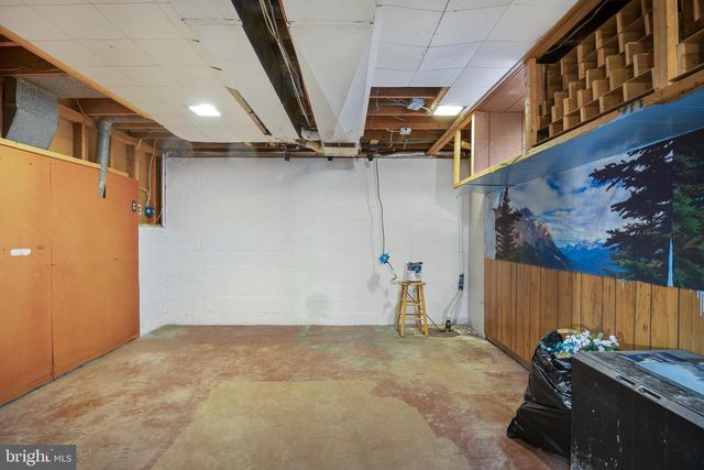 12 KESTER DR, Edison, NJ 08817