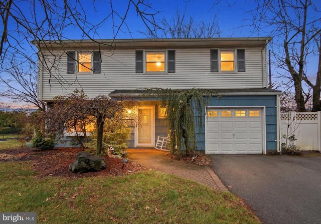 12 KESTER DR, Edison, NJ 08817