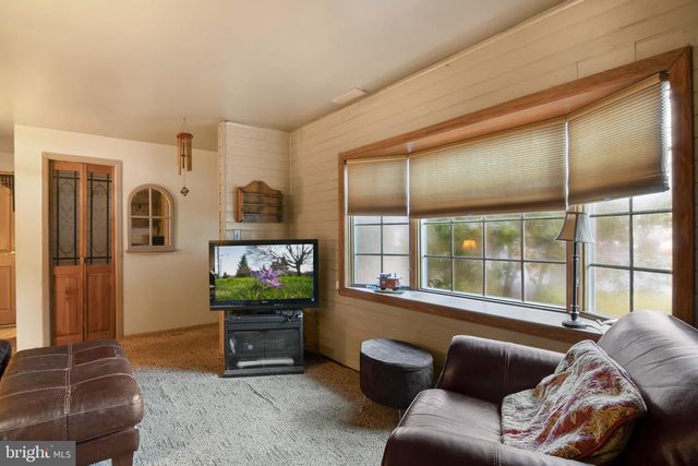 12 KESTER DR, Edison, NJ 08817