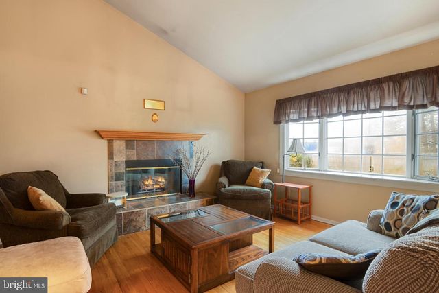 12 KESTER DR, Edison, NJ 08817