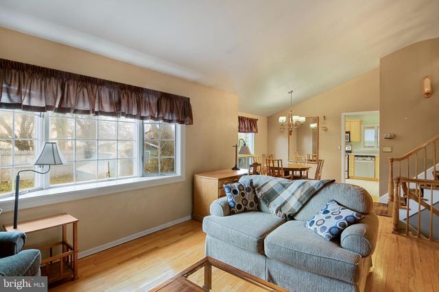 12 KESTER DR, Edison, NJ 08817