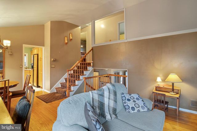 12 KESTER DR, Edison, NJ 08817