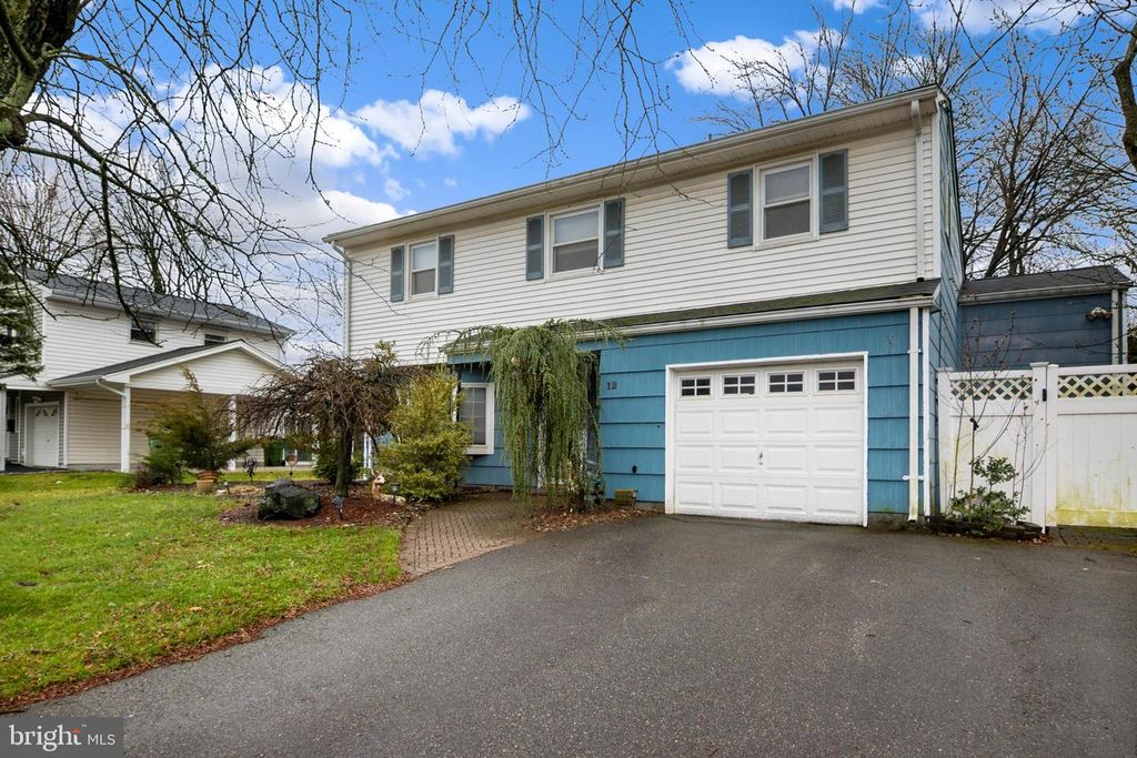 12 KESTER DR, Edison, NJ 08817