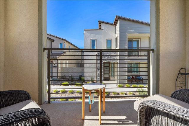 27321 Great Divide Lane, Valencia, CA 91381