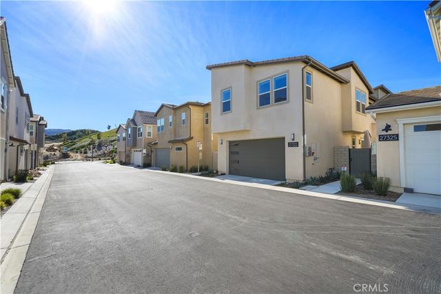 27321 Great Divide Lane, Valencia, CA 91381