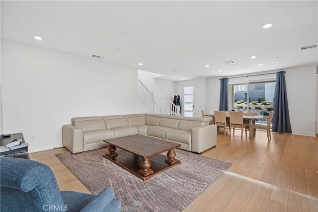 27321 Great Divide Lane, Valencia, CA 91381