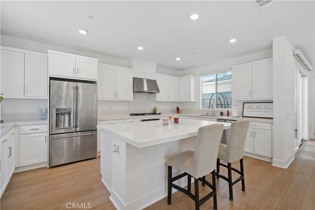 27321 Great Divide Lane, Valencia, CA 91381